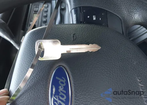 2011 Ford Crown Victoria Police Interceptor from USA, damaged, VIN 2FABP7BV7BX104310